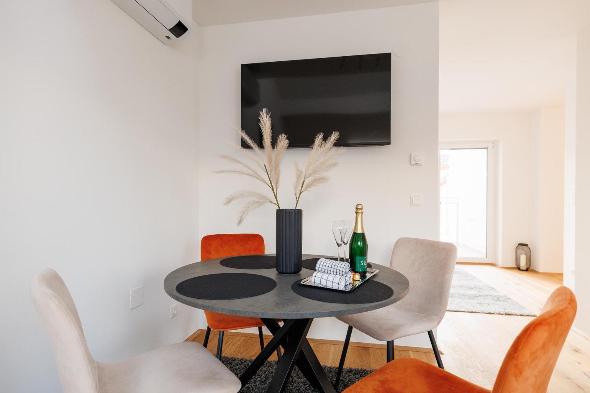Symphony Apartments 42 - Modern Loft With Terrace And Grill In Central Location Wien Exteriör bild